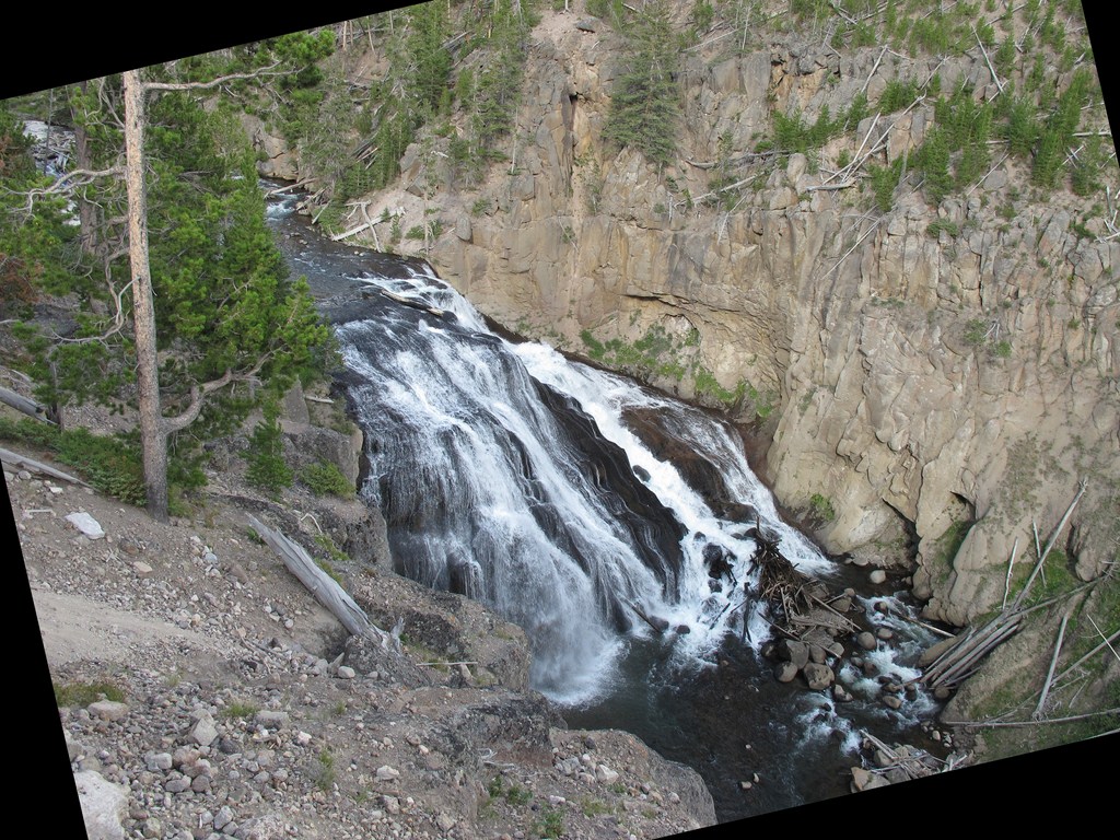 Yellowstone070.jpg -                                